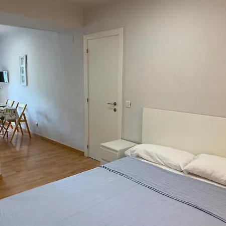 Estudis Laura * بلاتجا ذارو